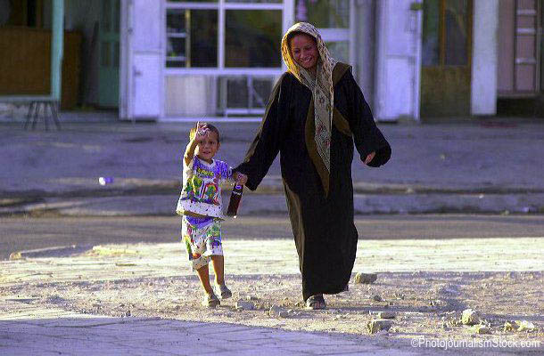 Iraqi Women-Photographs of Women and their lives in Iraq-William E. Thompson